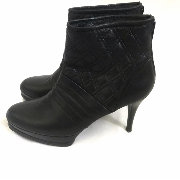 COPY - Authentic Stuart Weitzman - Picture 1 of 6